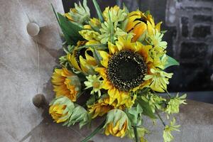 Žlutá umělá kytice ze slunečnic
