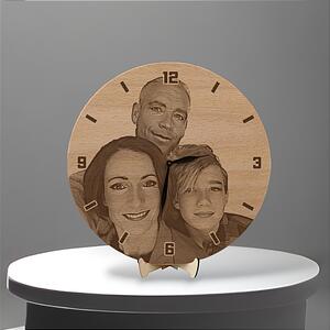 Dřevěné nástěnné hodiny s fotkou