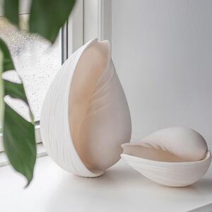 Soška z polyresinu (výška 30,5 cm) Conch – Mette Ditmer Denmark