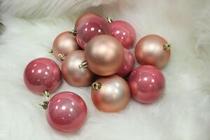 Růžové perleťové vánoční koule 7cm 12ks
