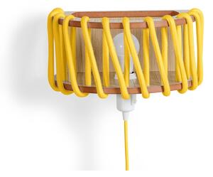 Žlutá nástěnná lampa s dřevěnou konstrukcí EMKO Macaron, délka 30 cm