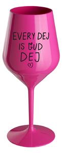EVERY DEJ IS GUD DEJ - růžová nerozbitná sklenice na víno 470 ml
