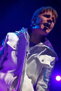 Fotografie Justin Bieber performing at the NIA