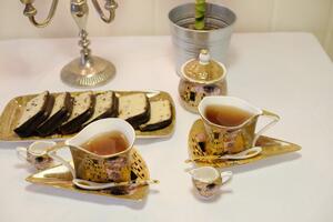 HOME ELEMENTS Porcelánový set - šapo sady, mléčenky a cukřenka - Klimt Polibek