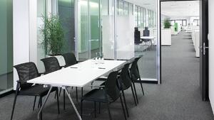 Vitra designové konferenční židle Meda Slim (s područkami, černá, pochromovaný hliník)