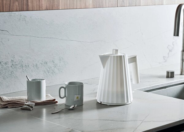 Alessi designové rychlovarné konvice Plissé (objem 1 l)