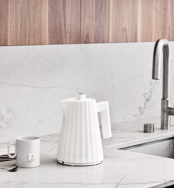 Alessi designové rychlovarné konvice Plissé (objem 1 l)