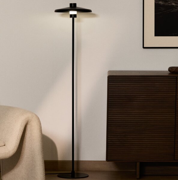 Kave Home Černá kovová stojací lampa Nuvira 130 cm