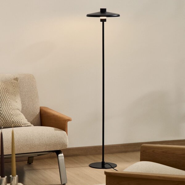 Kave Home Černá kovová stojací lampa Nuvira 130 cm
