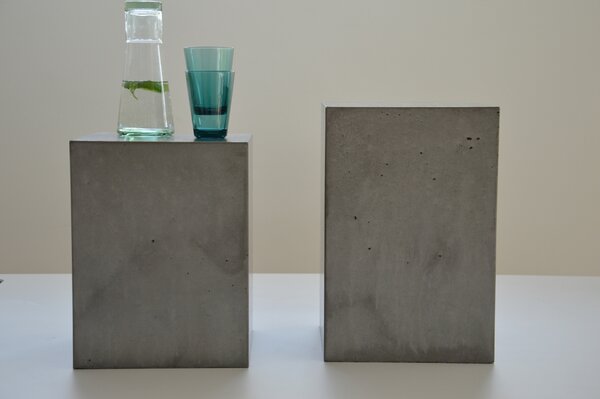 Jan Kurtz designové stoličky Block Hocker Beton Large