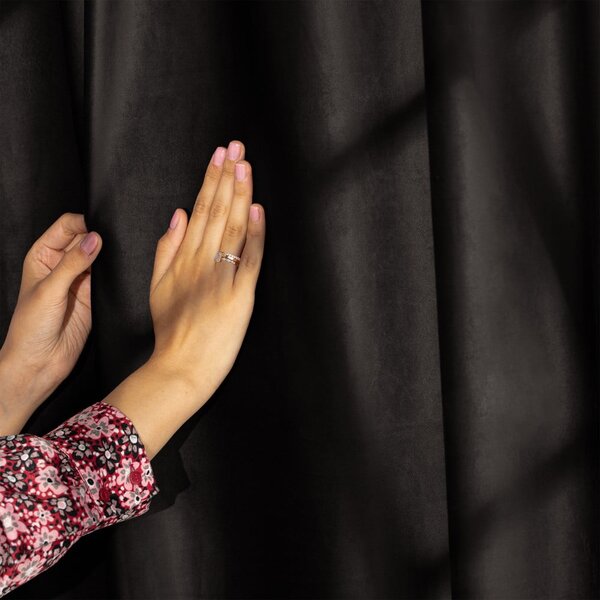 Černý sametový dimout závěs 140x245 cm Eyelets – Restilo