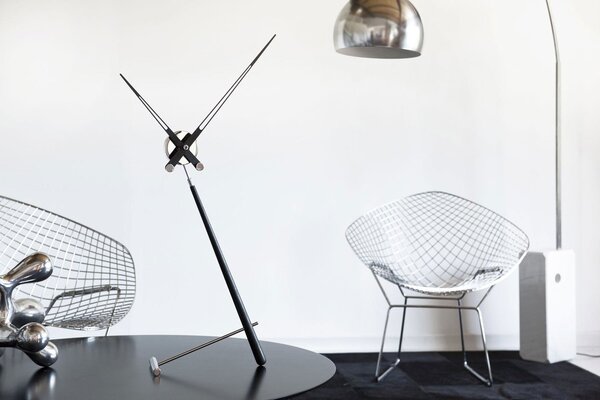 Nomon designové stolní hodiny Puntero