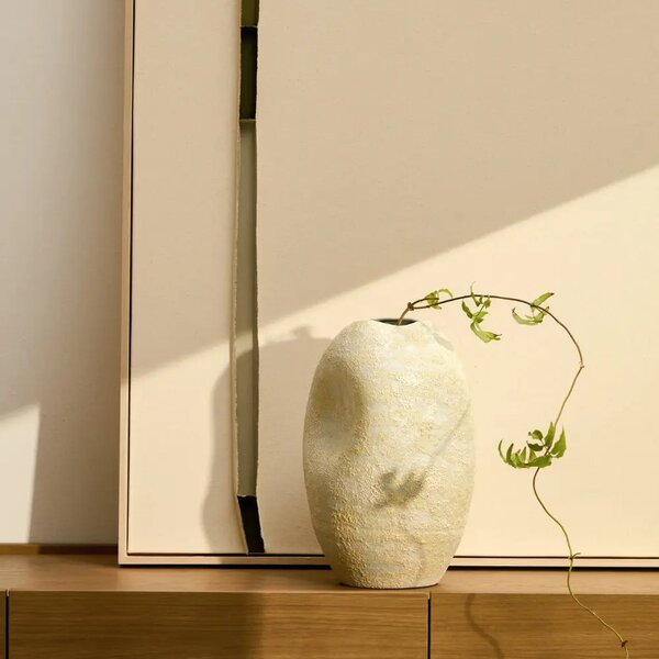 --25 % Dny MOMENTI– Kave Home Žlutá keramická váza Medira 32cm