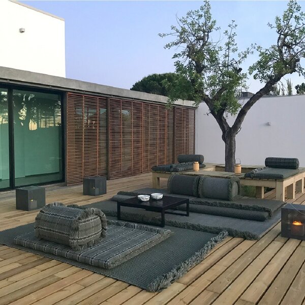 Gan designové zahradní polštáře Garden Layers Small Roll Green
