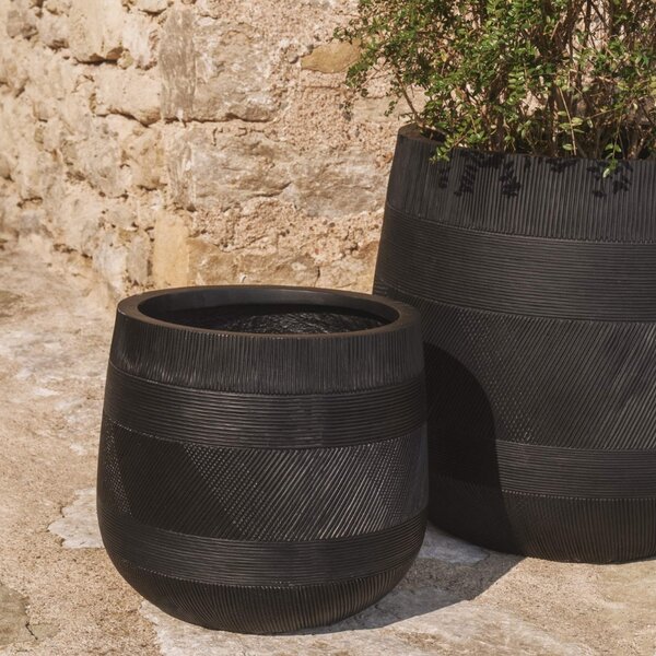 Kave Home Set dvou černých zahradních květináčů Tival ⌀ 33/50 cm