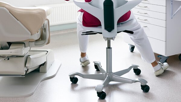 HAG designové kancelářské židle Capisco Plus 8010