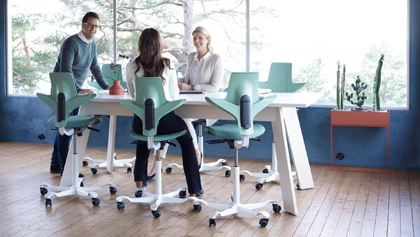 HAG designové kancelářské židle Capisco Plus 8010