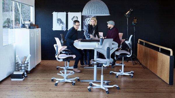 HAG designové kancelářské židle Capisco Plus 8010