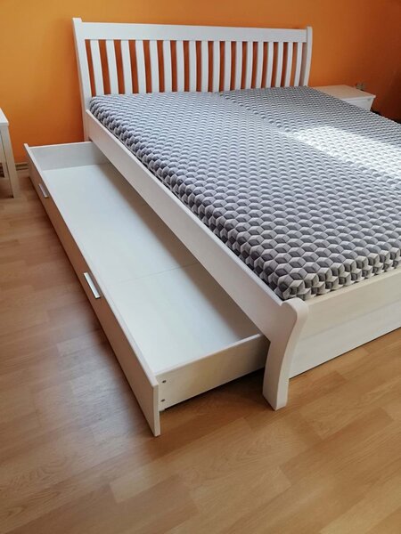 Bílá postel s úložným prostorem Massa 180x200 cm - masiv borovice 180x200