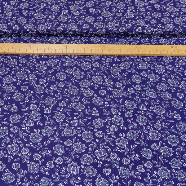 Bavlněné plátno POLO FOLKLOR, bílé tulipány na modré, š.140cm (látka v metráži)