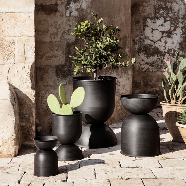 Ferm living designové květináče Hourglass Pot Extra Small (průměr 21 cm)