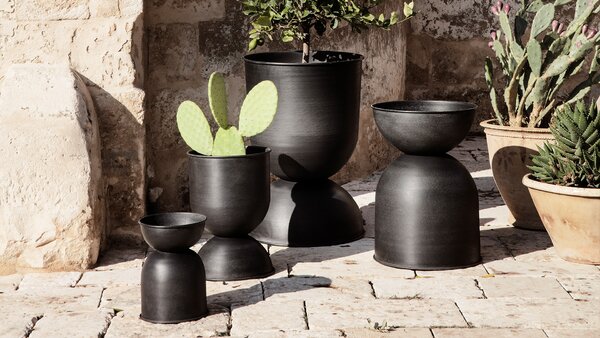 Ferm living designové květináče Hourglass Pot Extra Small (průměr 21 cm)
