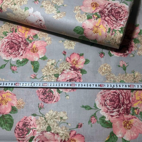 Bavlněná látka 100% bavlny, 125 g/m², šíře 160 cm, kytičky na šedém