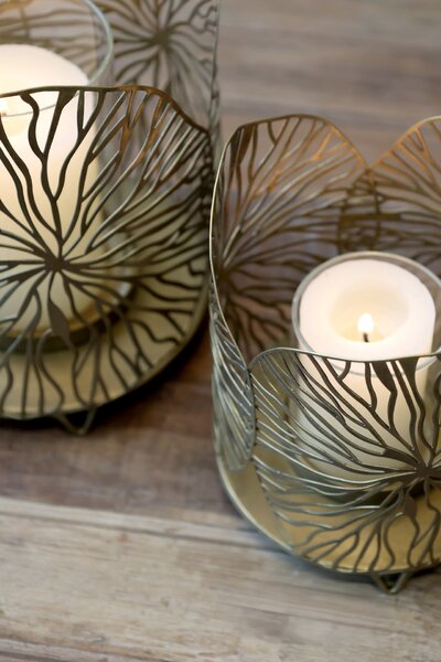 Kovový svícen Leaf Pattern Větší