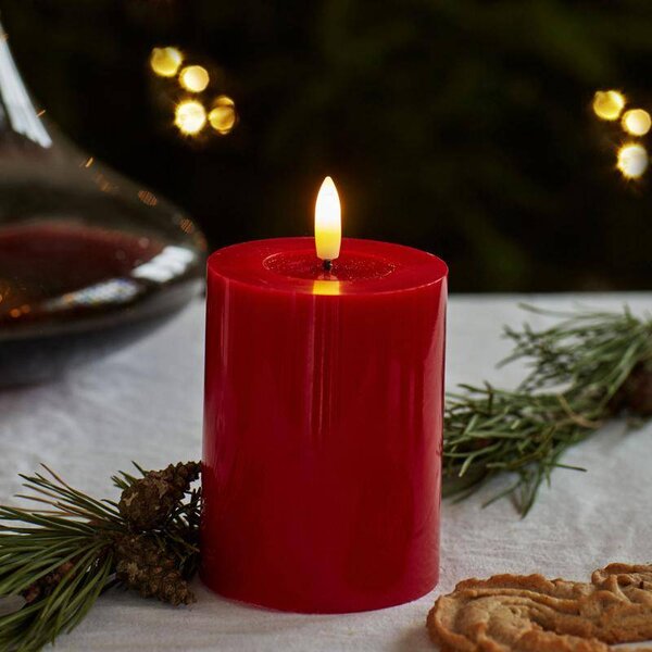 SIRIUS LED svíčka na baterie vosková Sille Red, Ø 7,5 × 10 cm, červená, 2× AA