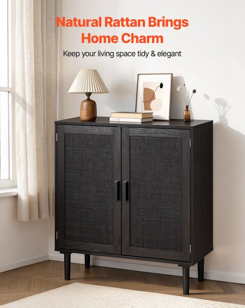 SucceBuy Sideboard 80 x 36 x 88 cm, skříňka s ratanovými detaily, 2 magnetickými dvířky a nastavitelnými policemi, komoda s dřevěnými nohami a otvorem pro kabel, vhodná do chodby, vstupní haly, obývacího pokoje, černá