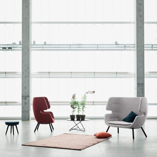 Světle šedá látková dvoumístná pohovka Softline Moai 149 cm