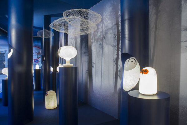 Magis designová stolní lampa Linnut Siiri