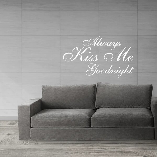 Sablio Samolepka na zeď: nápis Kiss me - 60x35 cm