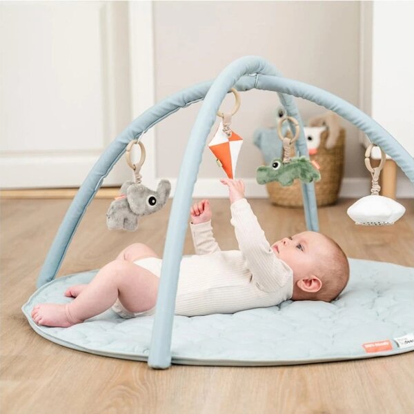 -25 % Dny MOMENTI– Done by Deer Hrací podložka s hrazdičkou Playground