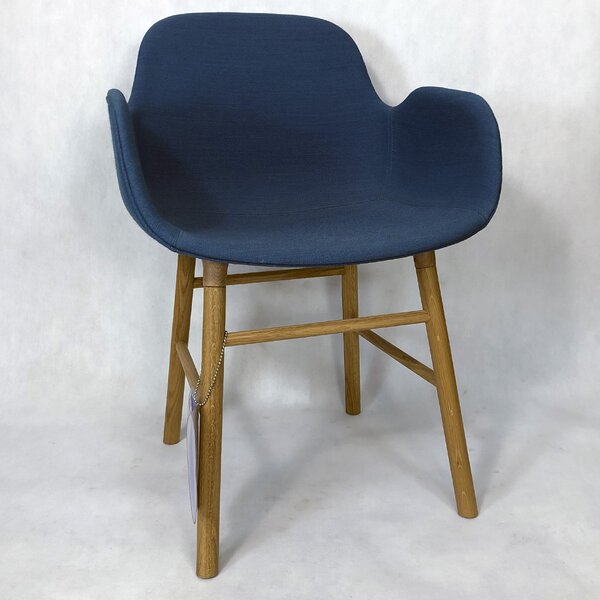 Normann Copenhagen designové židle Form Armchair Wood (polstrování modré, dub)