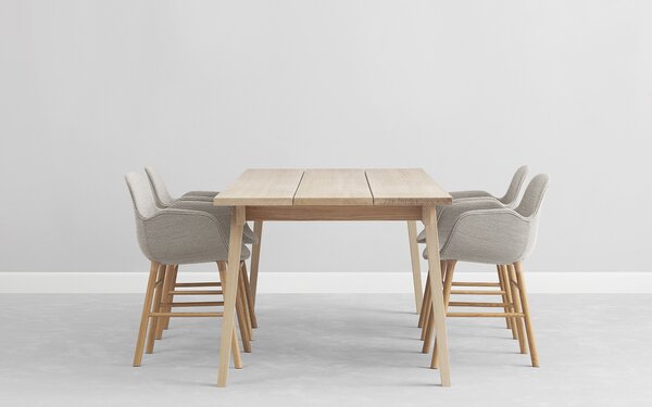 Normann Copenhagen designové židle Form Armchair Wood (polstrování světle modrá, dub)