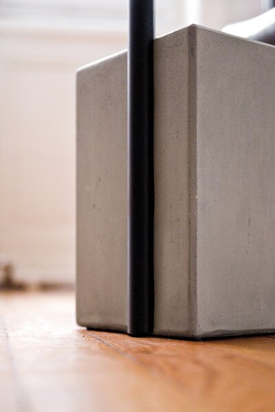 Lyon Beton odkládácí stolky Twist Side Table