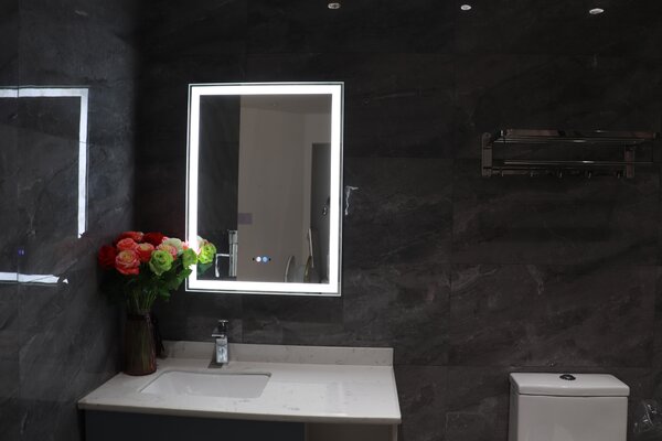Nemlžící koupelnové zrcadlo s LED osvětlením na výšku 80x60 cm KZ2