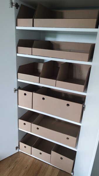 KARTON PAK Úložné boxy na oblečení, organizéry do skříně EKO KARTON 55x40x21 - zkosený