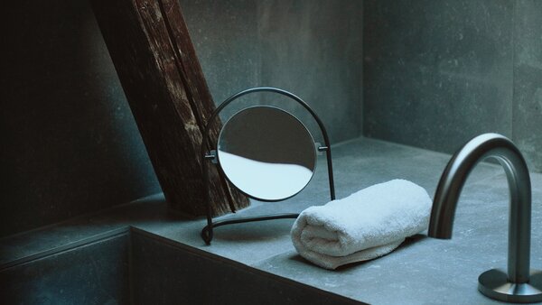 Audo Copenhagen designová zrcadla Nimbus Table Mirror