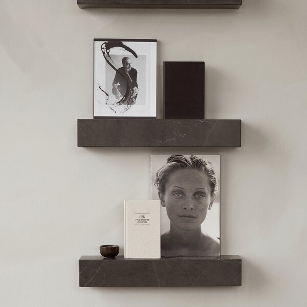 Audo Copenhagen designové police Plinth Shelf