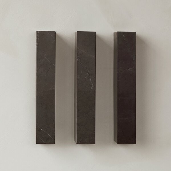 Audo Copenhagen designové police Plinth Shelf