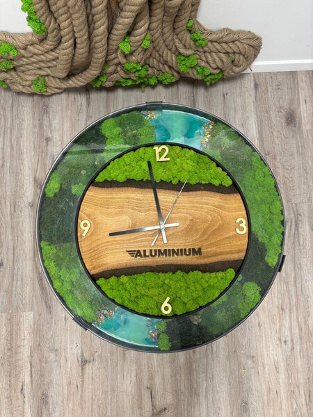 Mechové hodiny s gravírovaným logem Velikost rámu: 40cm
