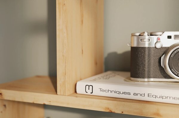 Designová knihovna TARIN - dub artisan
