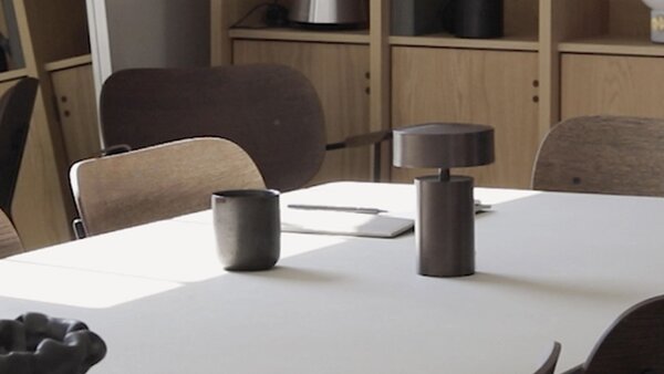 Audo Copenhagen designové stolní lampy Column Table Lamp