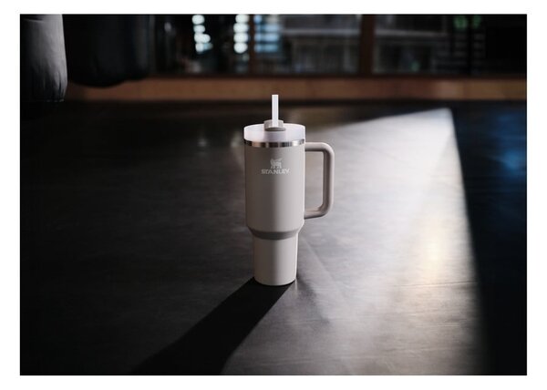 Světle šedá termoska s brčkem z nerezové oceli 1,18 l Quencher H2.0 FlowState Tumbler Ash – Stanley