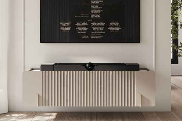 Závěsný TV stolek Malmi 150 cm - kašmírový / crema bianca / zlatý