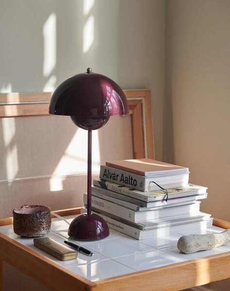 &Tradition Stolní lampa Flowerpot VP3, dark plum 133084A180