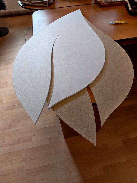 Bilnora extra hustý akustický panel na stěnu ve tvaru listu 1400×700×12 mm