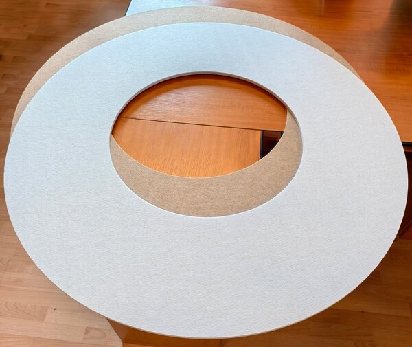 Bilnora perforovaný kruhový nástěnný akustický panel Ø120 cm z extra husté PET plsti - Ø120×1,2cm